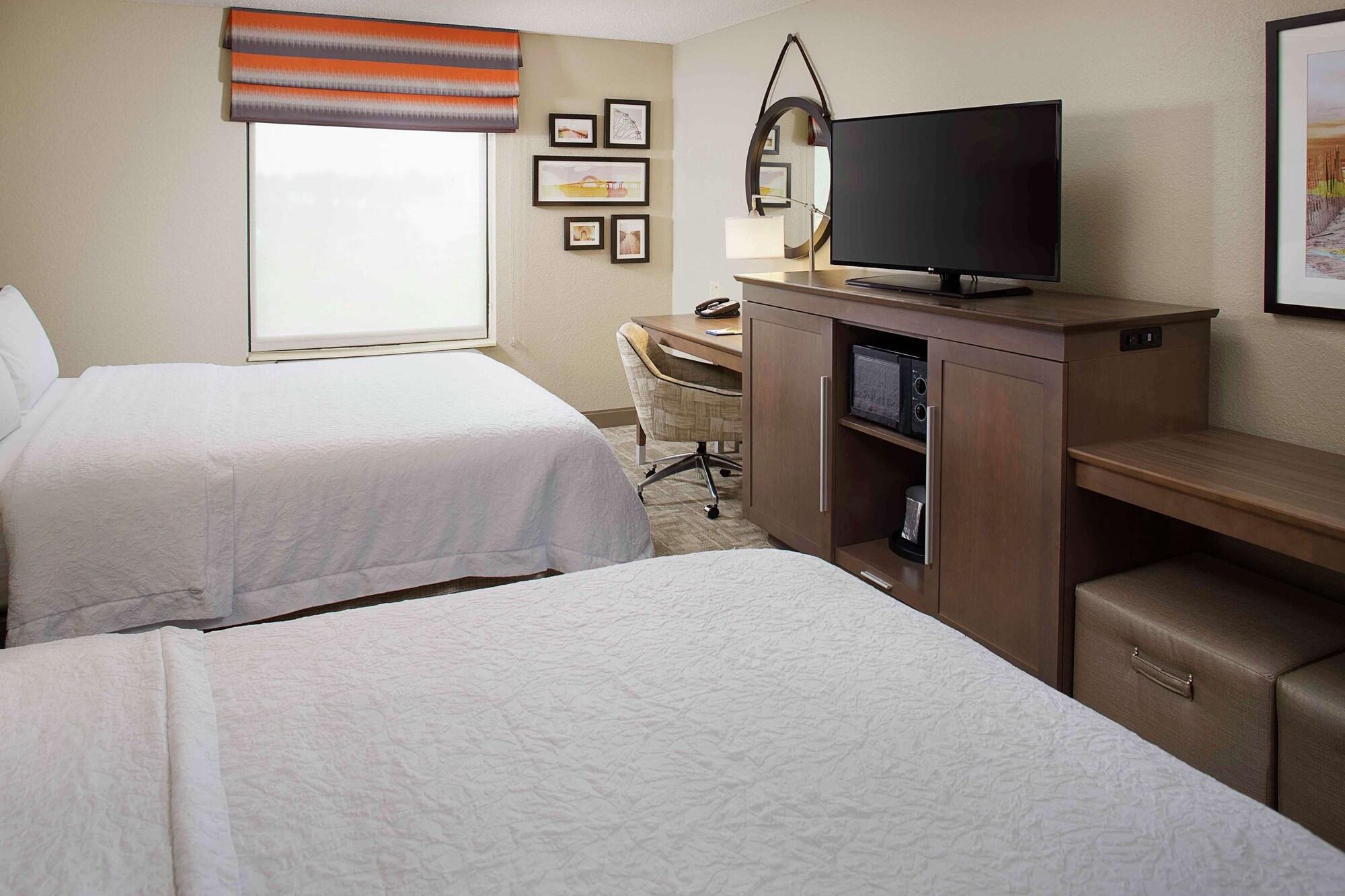 Hampton Inn By Hilton Garden City Long Island מראה חיצוני תמונה