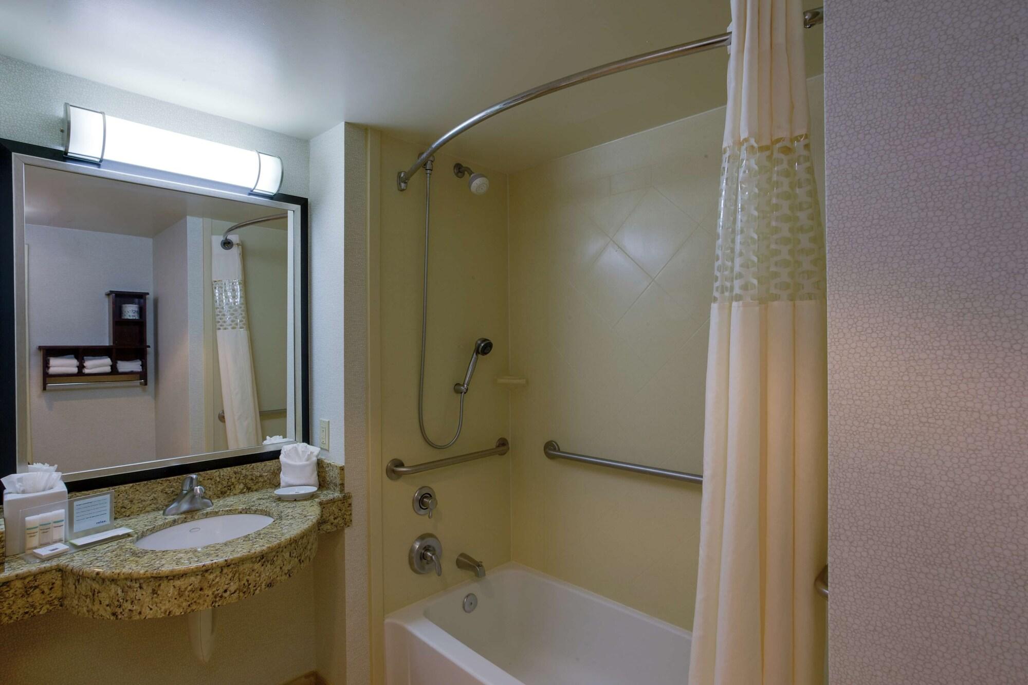Hampton Inn By Hilton Garden City Long Island מראה חיצוני תמונה