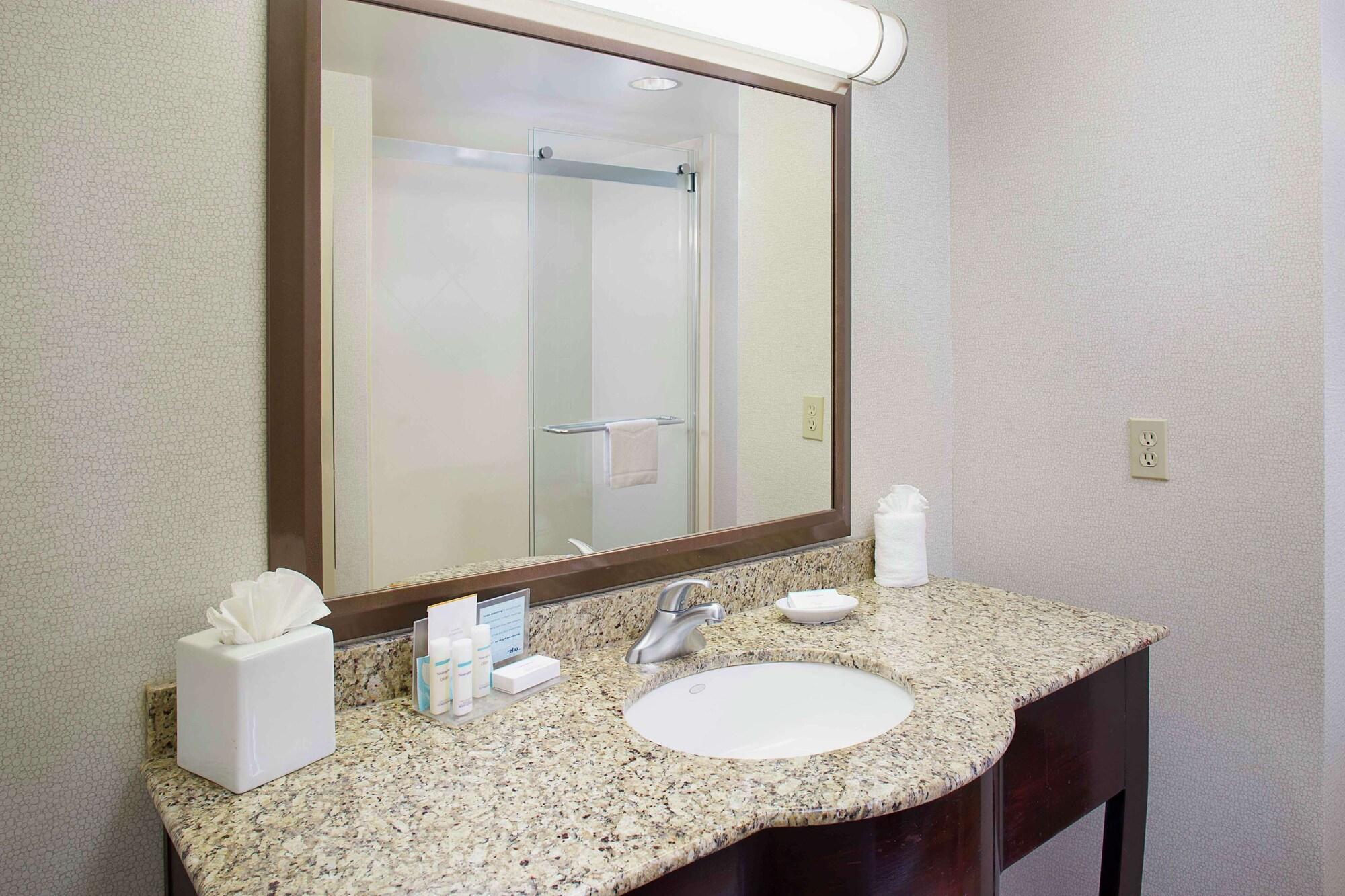 Hampton Inn By Hilton Garden City Long Island מראה חיצוני תמונה