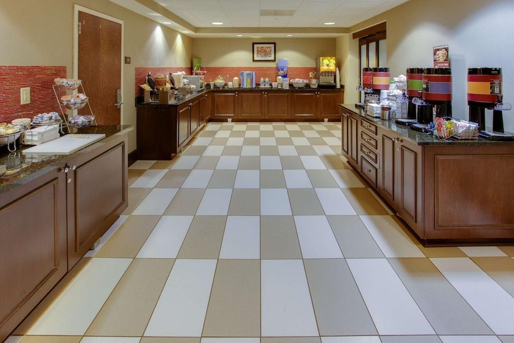 Hampton Inn By Hilton Garden City Long Island מראה חיצוני תמונה