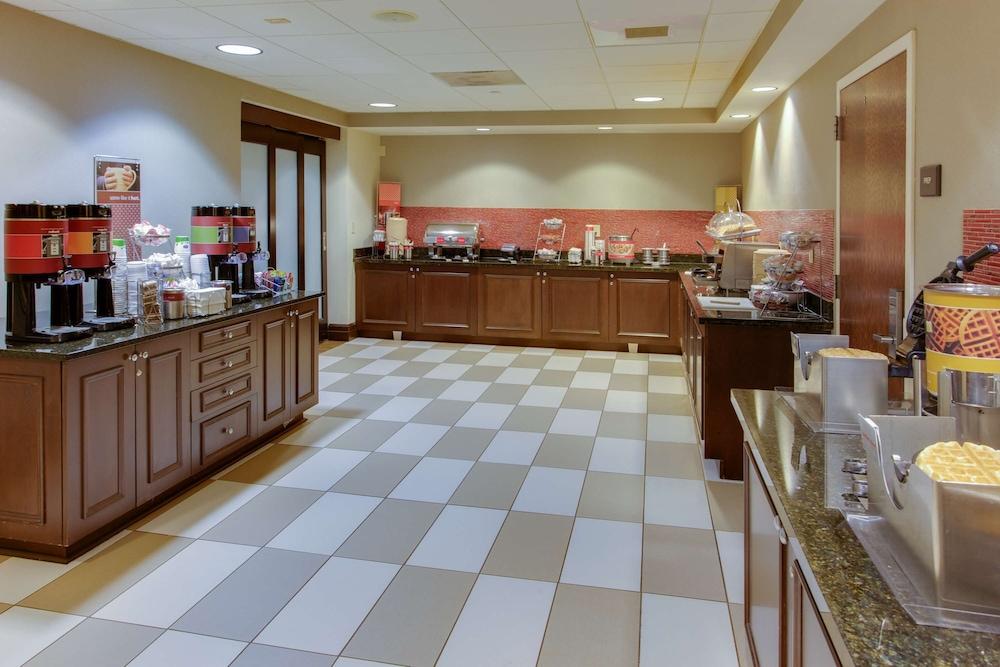 Hampton Inn By Hilton Garden City Long Island מראה חיצוני תמונה