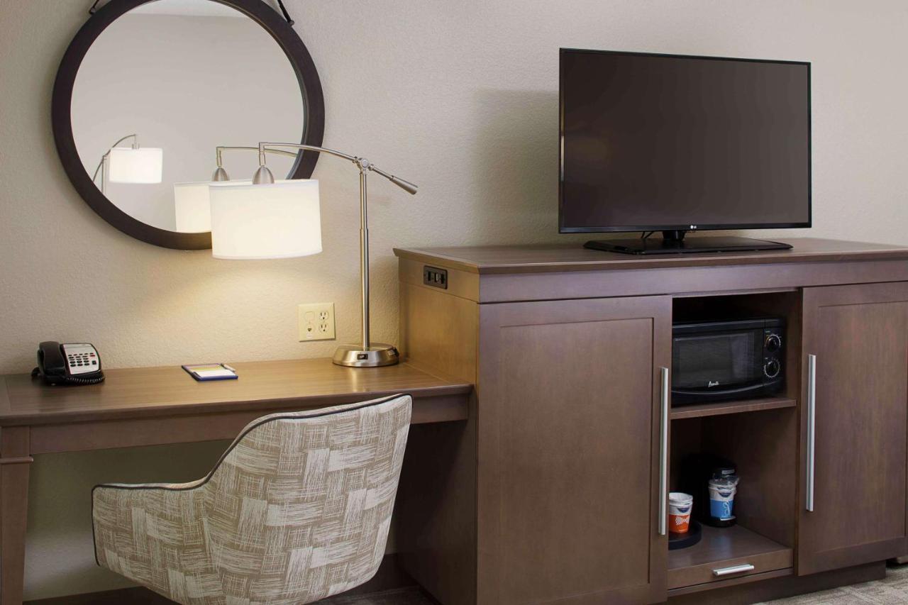 Hampton Inn By Hilton Garden City Long Island מראה חיצוני תמונה