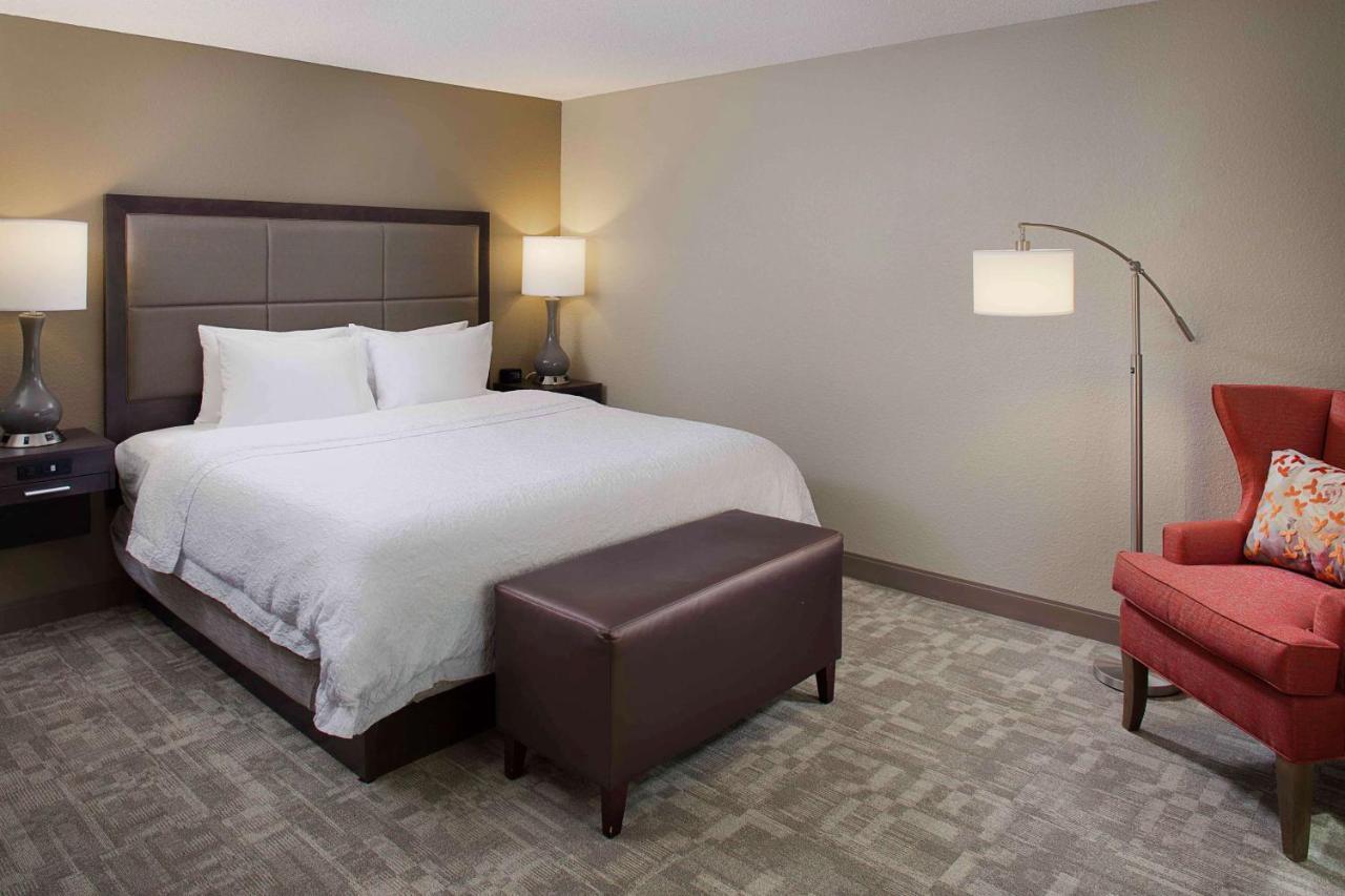 Hampton Inn By Hilton Garden City Long Island מראה חיצוני תמונה