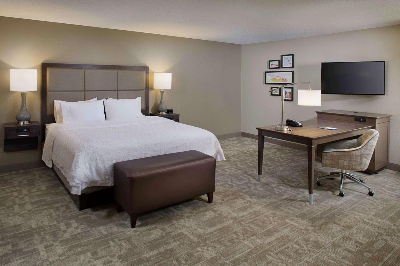 Hampton Inn By Hilton Garden City Long Island מראה חיצוני תמונה