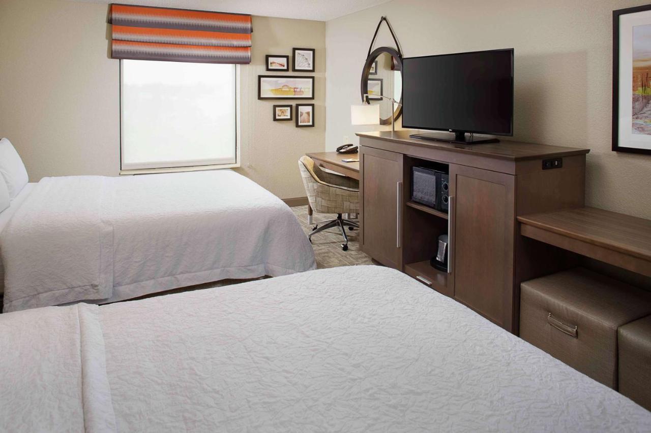 Hampton Inn By Hilton Garden City Long Island מראה חיצוני תמונה