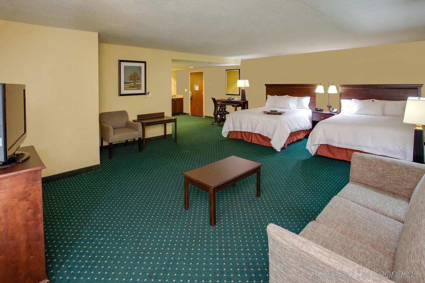 Hampton Inn By Hilton Garden City Long Island מראה חיצוני תמונה