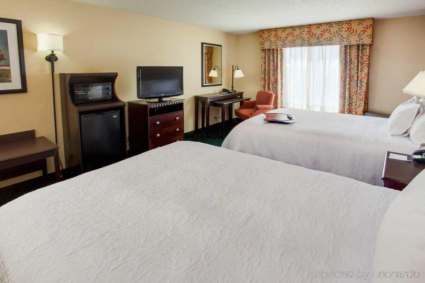 Hampton Inn By Hilton Garden City Long Island מראה חיצוני תמונה
