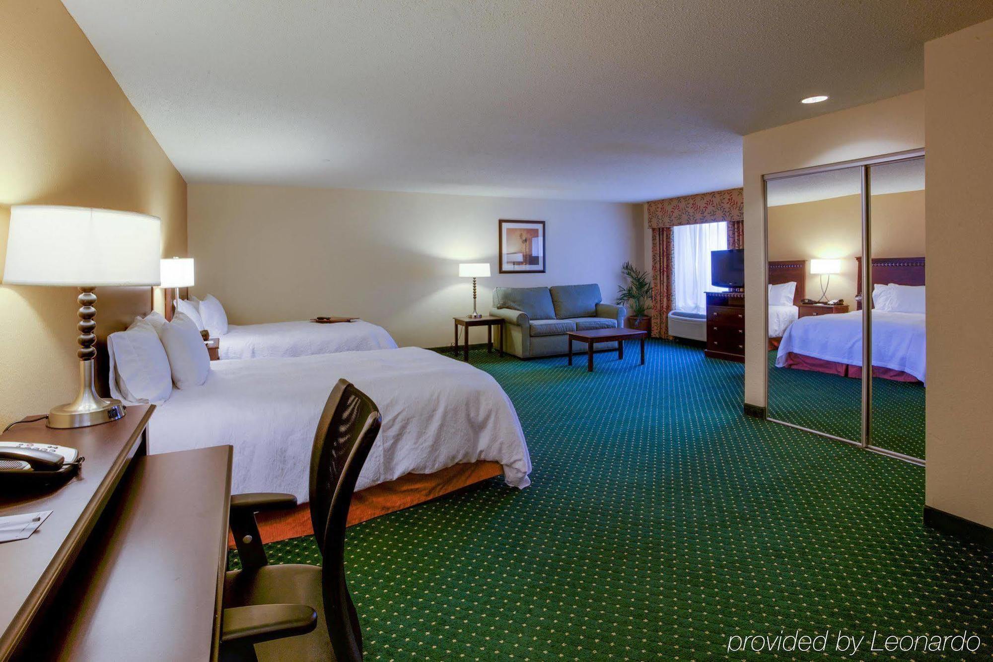 Hampton Inn By Hilton Garden City Long Island מראה חיצוני תמונה