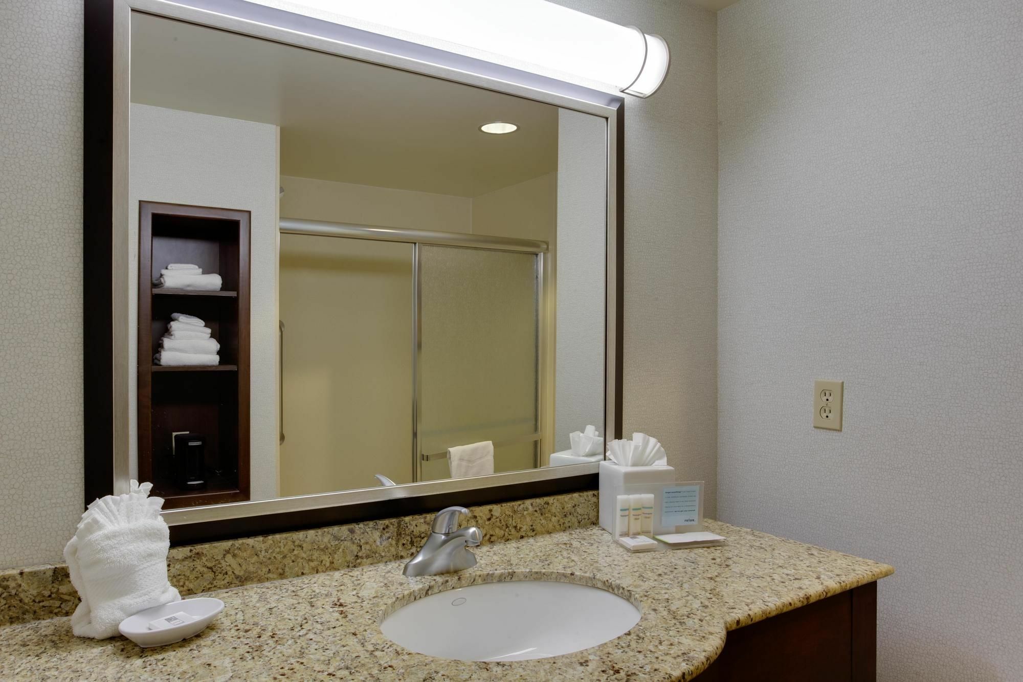 Hampton Inn By Hilton Garden City Long Island מראה חיצוני תמונה
