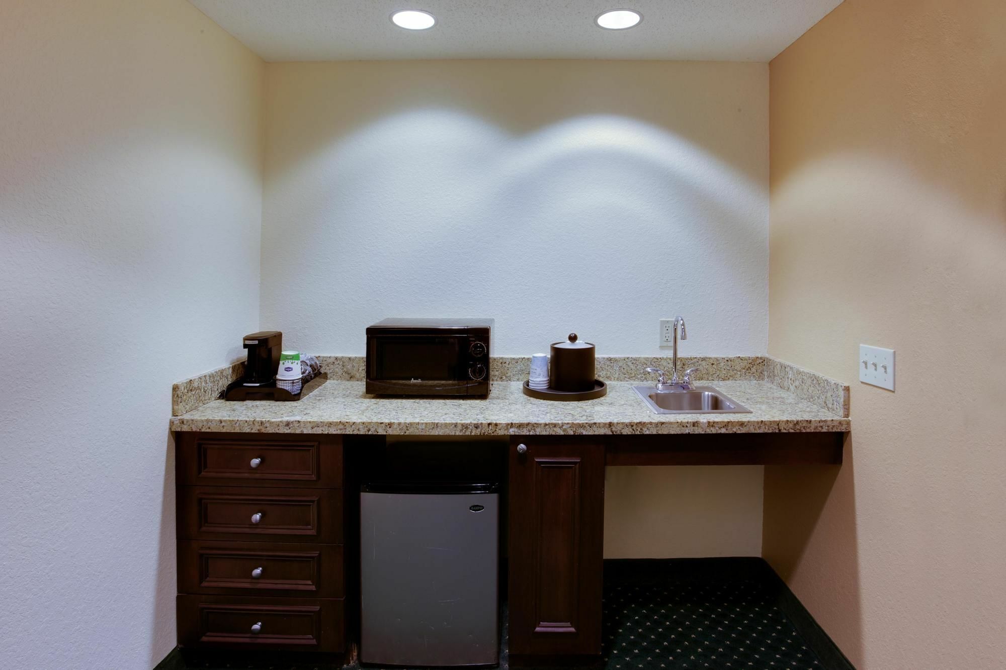 Hampton Inn By Hilton Garden City Long Island מראה חיצוני תמונה