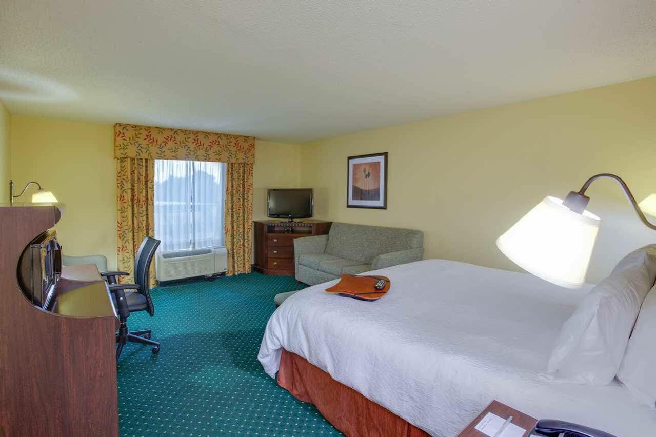 Hampton Inn By Hilton Garden City Long Island מראה חיצוני תמונה